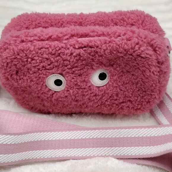 Skinnydip London Millie Small Camera Crossbody Bag – Pink Faux Fur - Picture 3 of 8